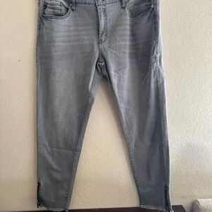 KanCan Women's Gray Skinny Jeans with Zipper Detail